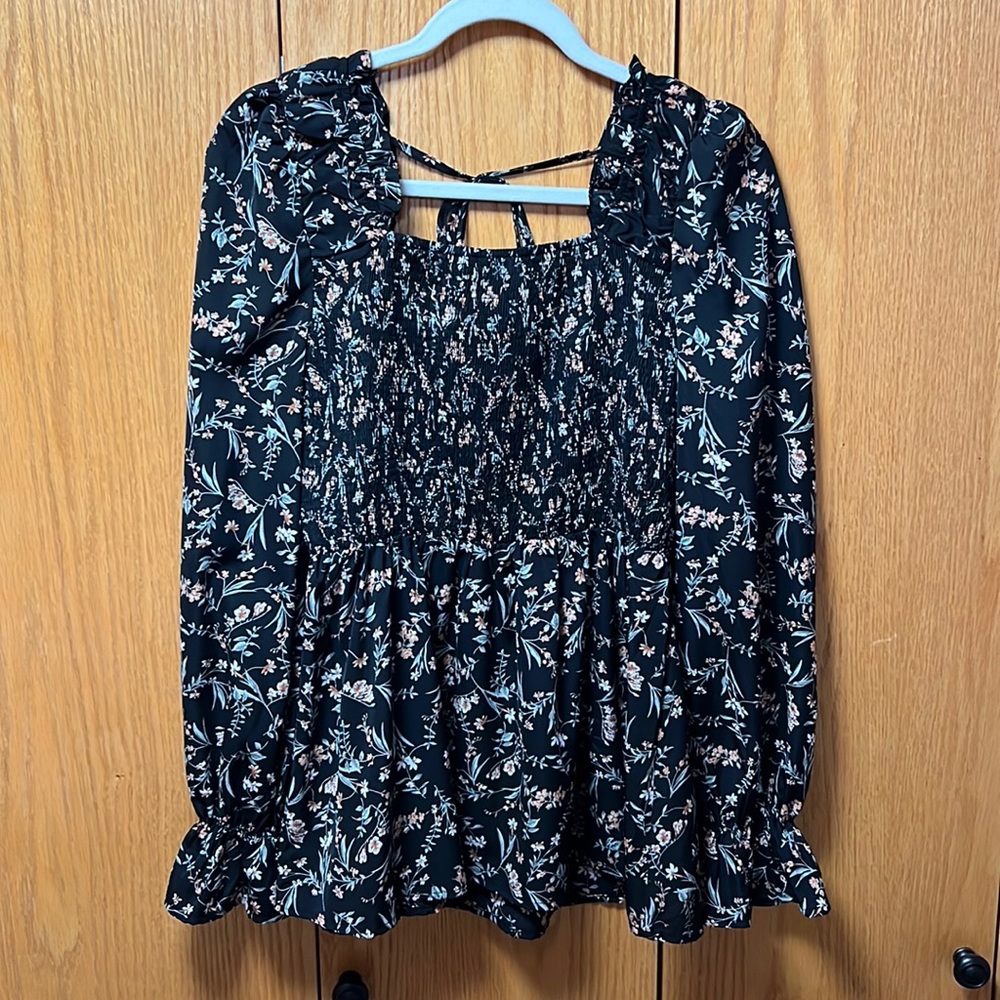 Doe & Rae, black/floral top, size M